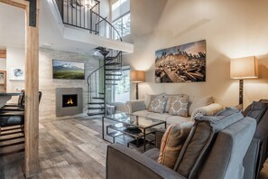 Smart TV, fireplace