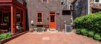 Modern Elegance in Historic Annapolis Just One Block to Gate 1 w Parking