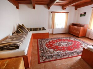 4 bedrooms, travel cot, free WiFi