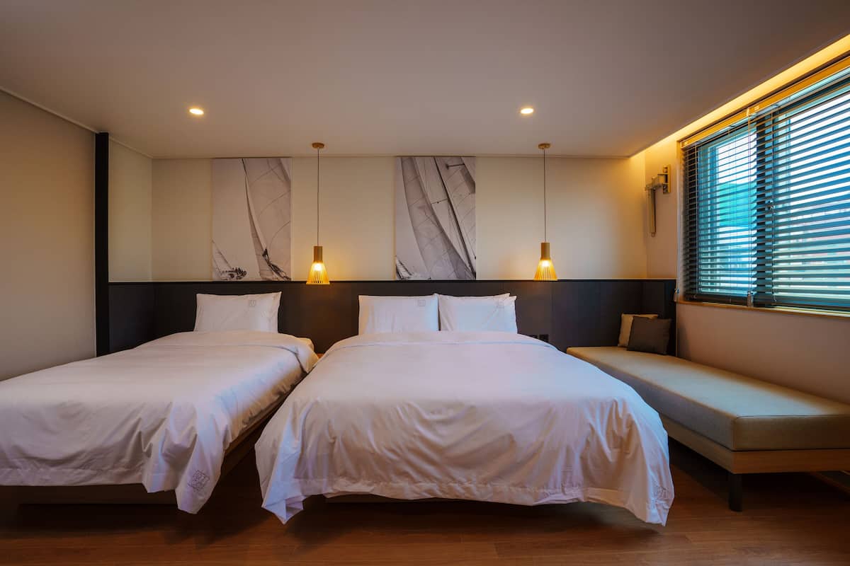 deluxe twin room | 1 bedroom, hypo-allergenic bedding, down duvets, desk