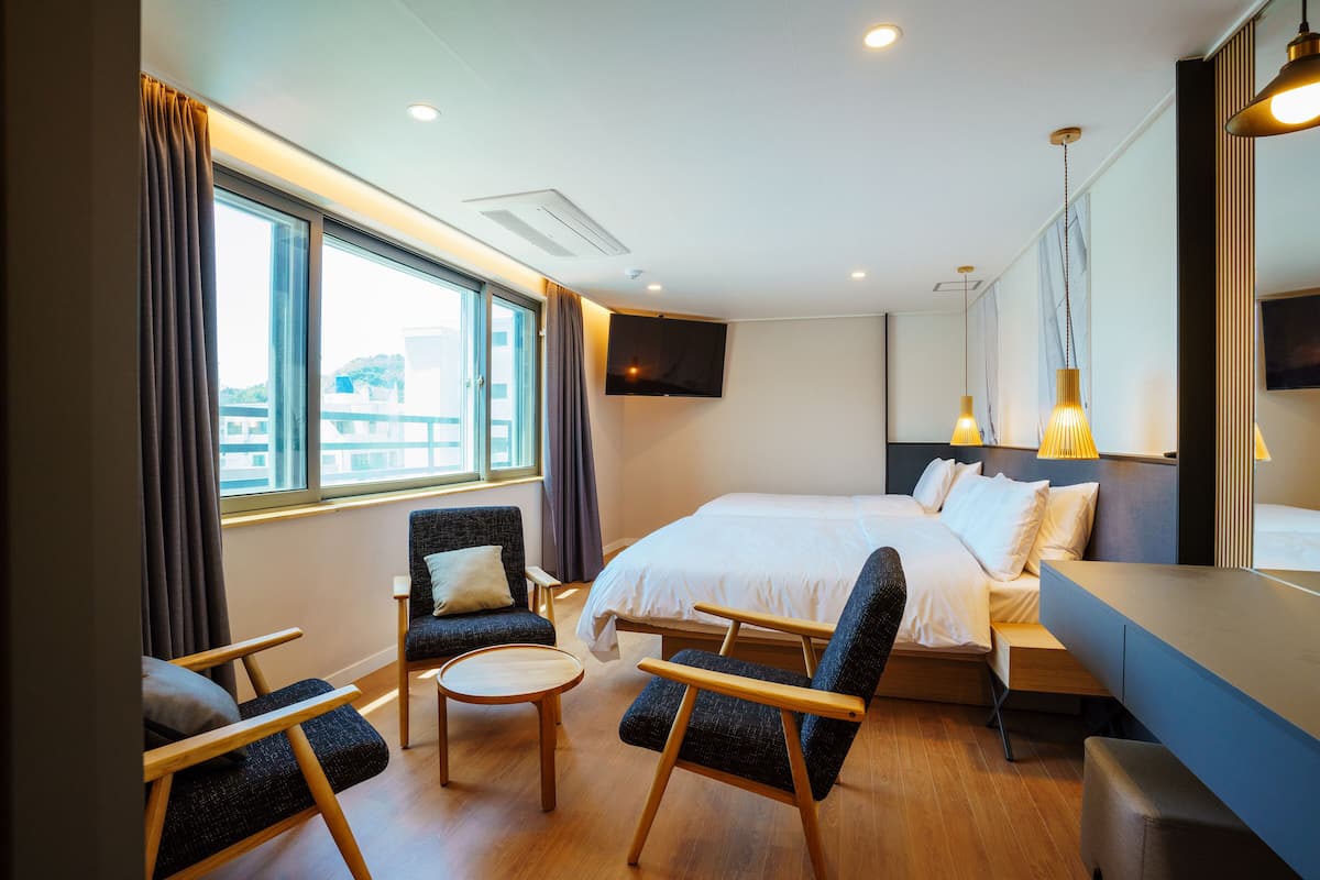 premium twin room | 1 bedroom, hypo-allergenic bedding, down duvets, desk