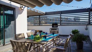 Pool Villa Pension | Private kitchen | Coffee/tea maker, shared fridge, shared microwave, electric kettle