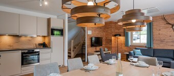 Chalet with Finnish sauna and hot tub near the ski lift