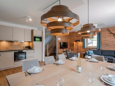 Chalet with Finnish sauna and hot tub near the ski lift