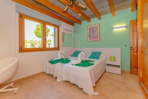 4 Schlafzimmer, Bügeleisen/Bügelbrett, kostenloses WLAN, Bettwäsche