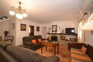 TV, fireplace