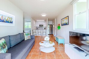 TV - Bahía Serena - 2 bedroom with direct beach access and pool (Cabo Rojo)