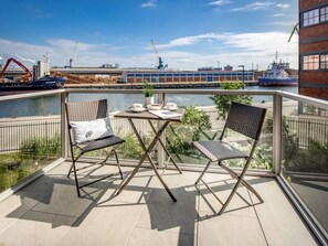 Unclassified image, 4 of 30, button