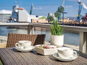 Unclassified image, 2 of 30, button