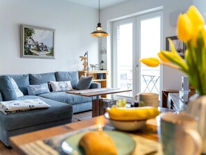 Unclassified image, 5 of 30, button