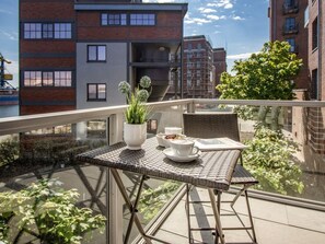 Unclassified image, 3 of 30, button