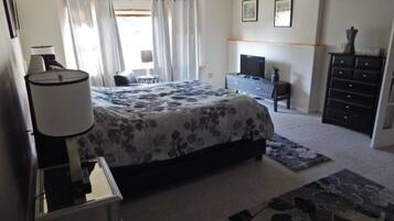 2 chambres, bureau, fer et planche à repasser, accès au Wi-Fi (inclus)