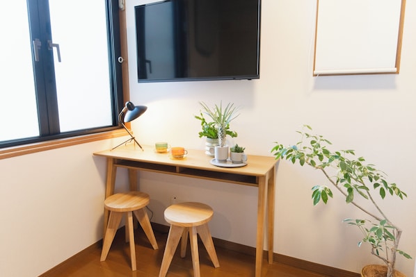 Silitysrauta/-lauta, ilmainen Wi-Fi, vuodevaatteet