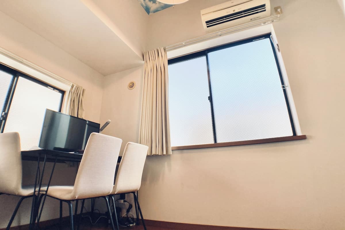 1 chambre, fer et planche Ă repasser, Wi-Fi gratuit, draps fournis