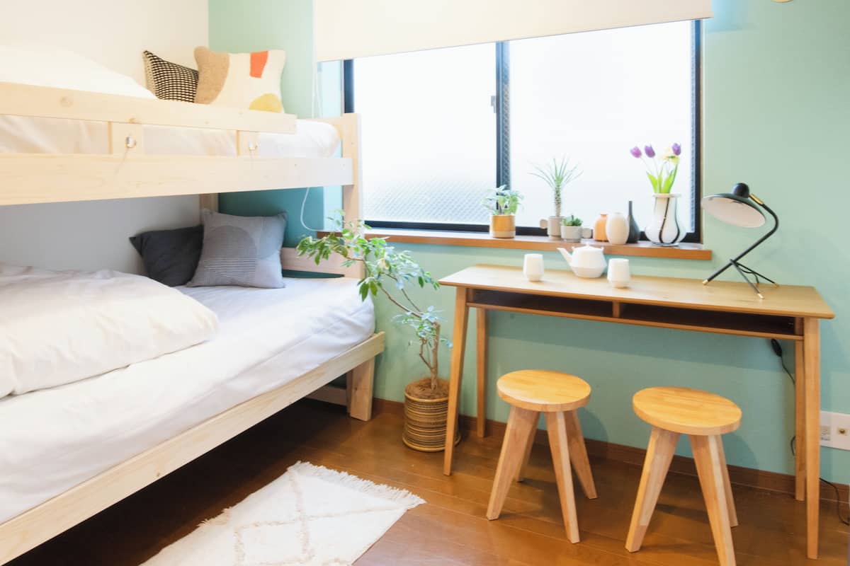 Fer et planche à repasser, Wi-Fi gratuit, draps fournis