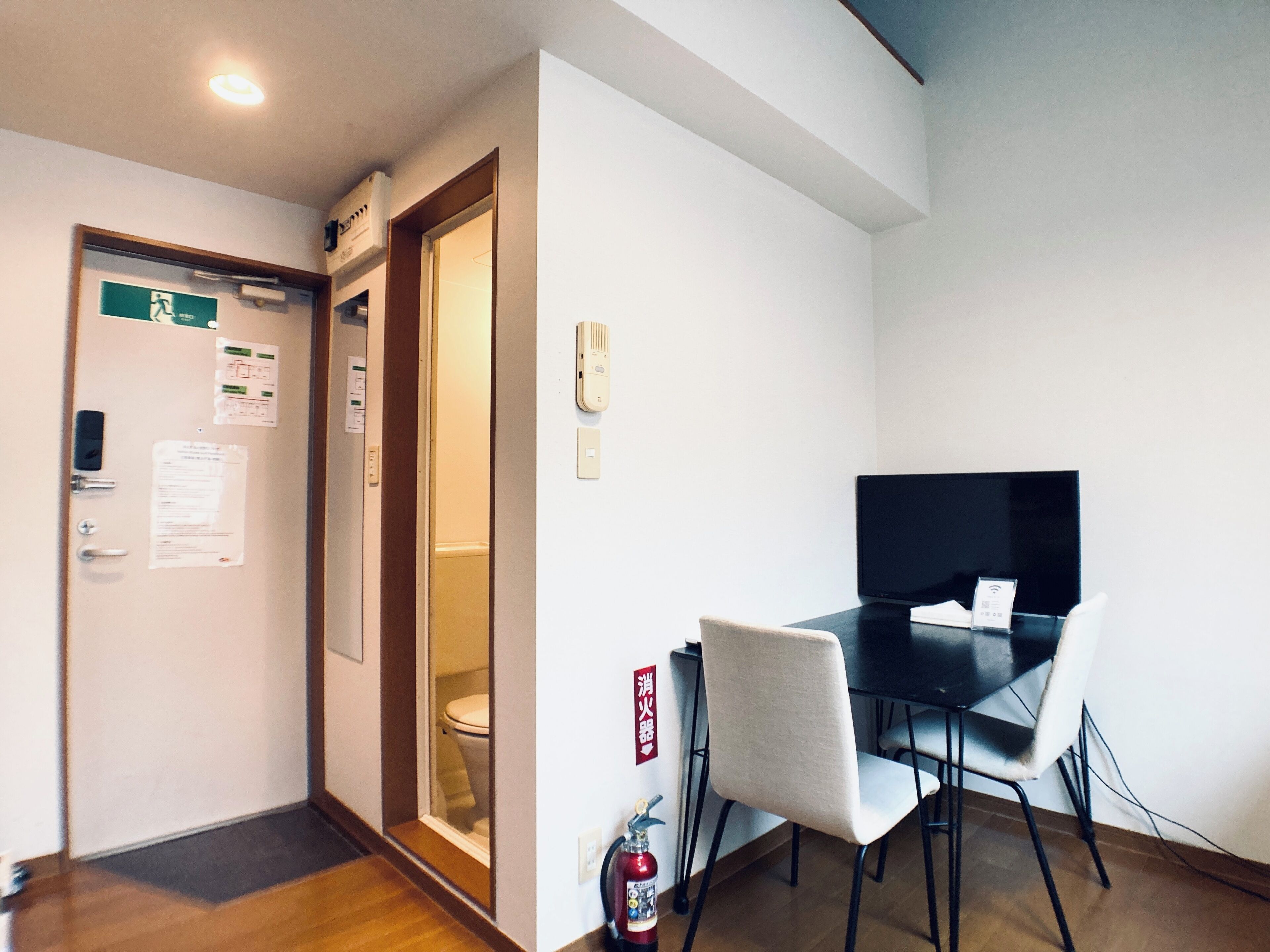 アイロン / アイロン台、WiFi (無料)、ベッドシーツ