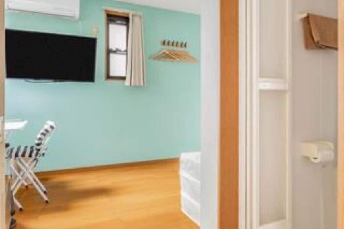 1 chambre, fer et planche Ă repasser, Wi-Fi gratuit, draps fournis