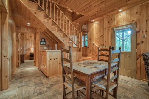 Saluda Cabin Home Amazing Mountain Views Pet Friendly- New Game Room!