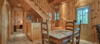 Saluda Cabin Home Amazing Mountain Views Pet Friendly- New Game Room!
