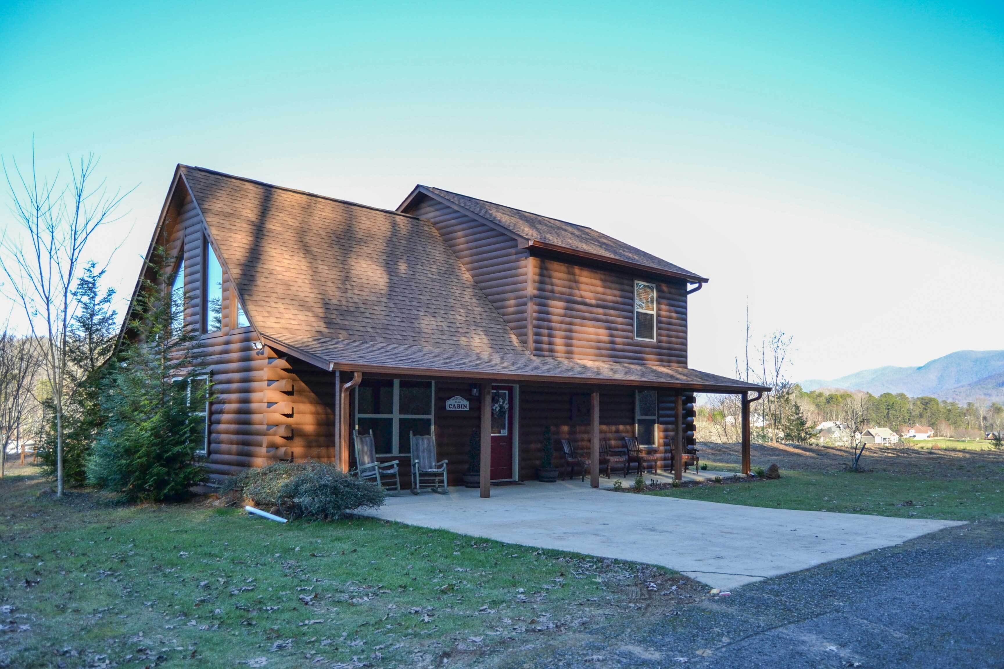 Cozy Cabin Living by Lake Chatuge w/ Covered Patio