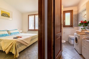 1 slaapkamer, een strijkplank/strijkijzer, gratis wifi, beddengoed