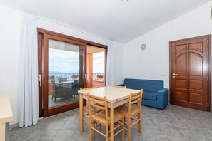 Dining - Apartment 'Con Piscina 14' with Sea View, Wi-Fi and Air Conditioning (trinità d'agultu e vignola)