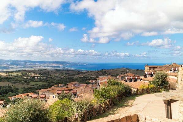 Property grounds - Apartment 'Con Piscina 03' with Sea View, Wi-Fi and Air Conditioning (trinita d'agultu e vignola)