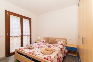 1 habitación, tabla de planchar con plancha, wifi gratis y ropa de cama 