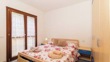 1 Schlafzimmer, BĂŒgeleisen/BĂŒgelbrett, kostenloses WLAN, BettwĂ€sche