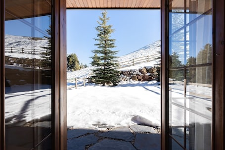 Intérieur. Appartement de vacances confortable "Pie de pistas Font Canaleta La Molina" à côté des pistes de ski avec jardin, terrasse et connexion WiFi ; parking disponible dans la rue