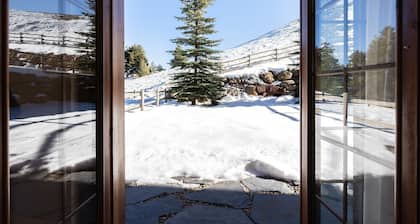 Holiday Apartment “Pie de pistas Font Canaleta La Molina” next to Ski Slopes with Terrace & WiFi