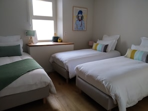 2 bedrooms, iron/ironing board, travel crib, free WiFi - "Le Sarment, Beaune historic district downtown (Beaune)