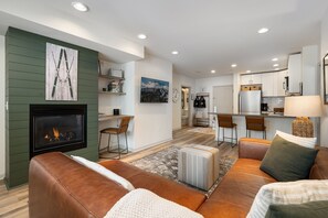 スマートテレビ、暖炉、テレビゲーム、Hulu