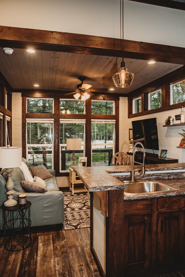 TV, fireplace - Leprechaun Lodge at The Retreat at Deer Lick Falls (Monteagle)