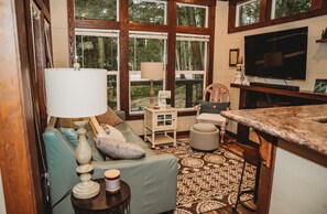 TV, fireplace - Leprechaun Lodge at The Retreat at Deer Lick Falls (Monteagle)