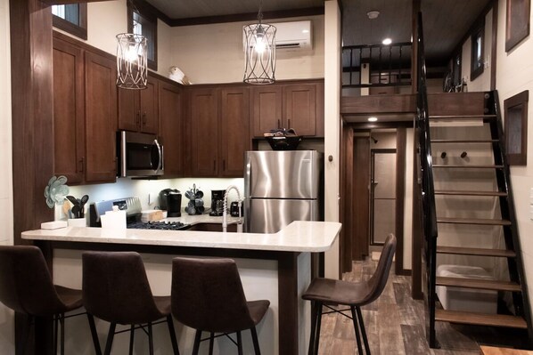 冰箱、微波炉、烤箱、炉灶