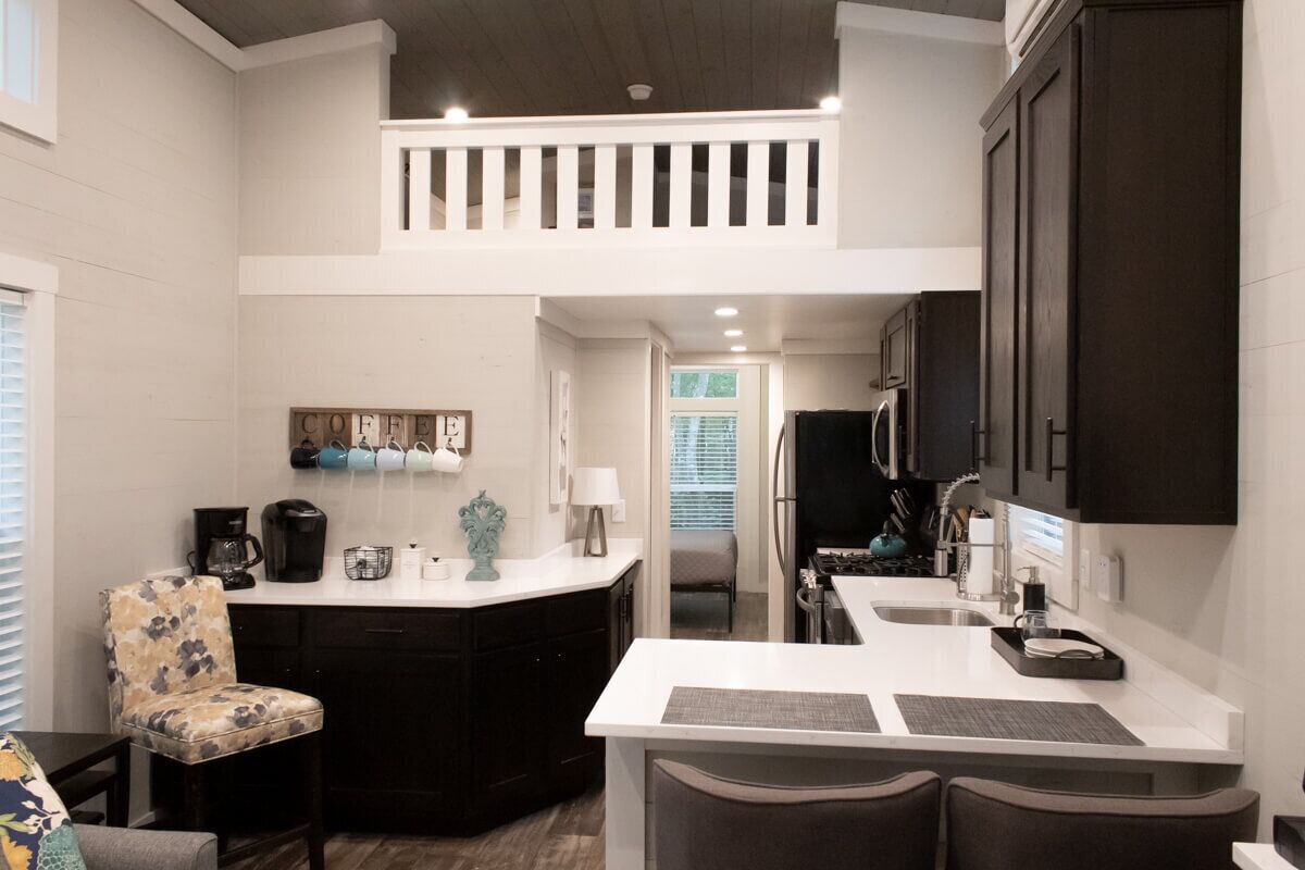 Micro-ondes, four, plaque de cuisson, cafetière/bouilloire