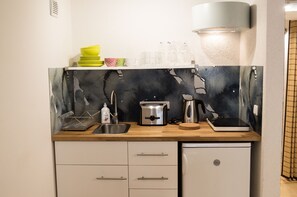 ثلاجة، ميكروويف، فرن، موقد طهي مسطح