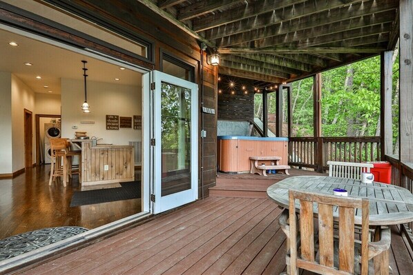 Outdoor dining - Altitude Adjustment | Cherry Log, Ga (Cherry Log)