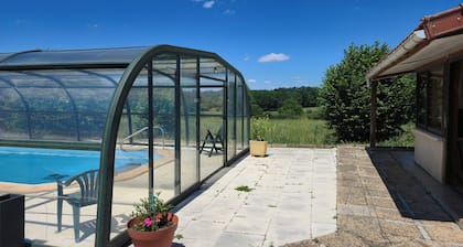 Petite Maison de Campagne Avec Piscine Couverte et Chauffée