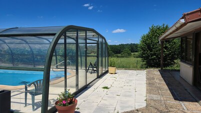 Petite Maison de Campagne Avec Piscine Couverte et Chauffée