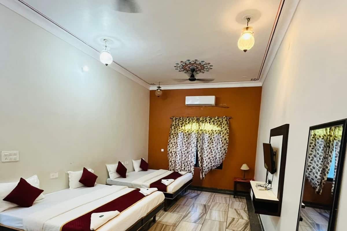 Family Room With Garden View 1 Double, 2 Single Bedroom