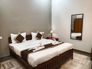 Deluxe Double Room, Garden View