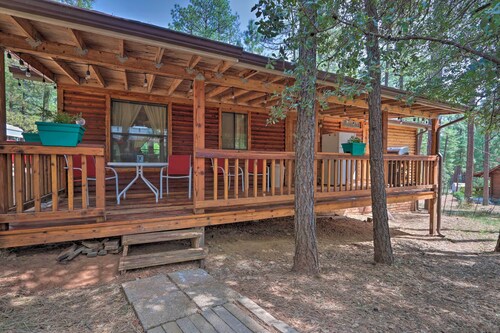 Updated Strawberry Family Cabin w/ 2 Private Decks
