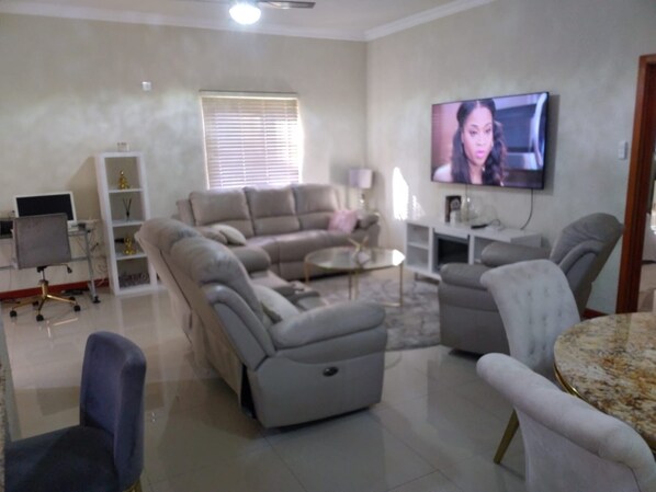 Smart TV y impresora