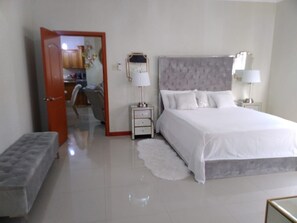 2 bedrooms, desk, iron/ironing board, WiFi