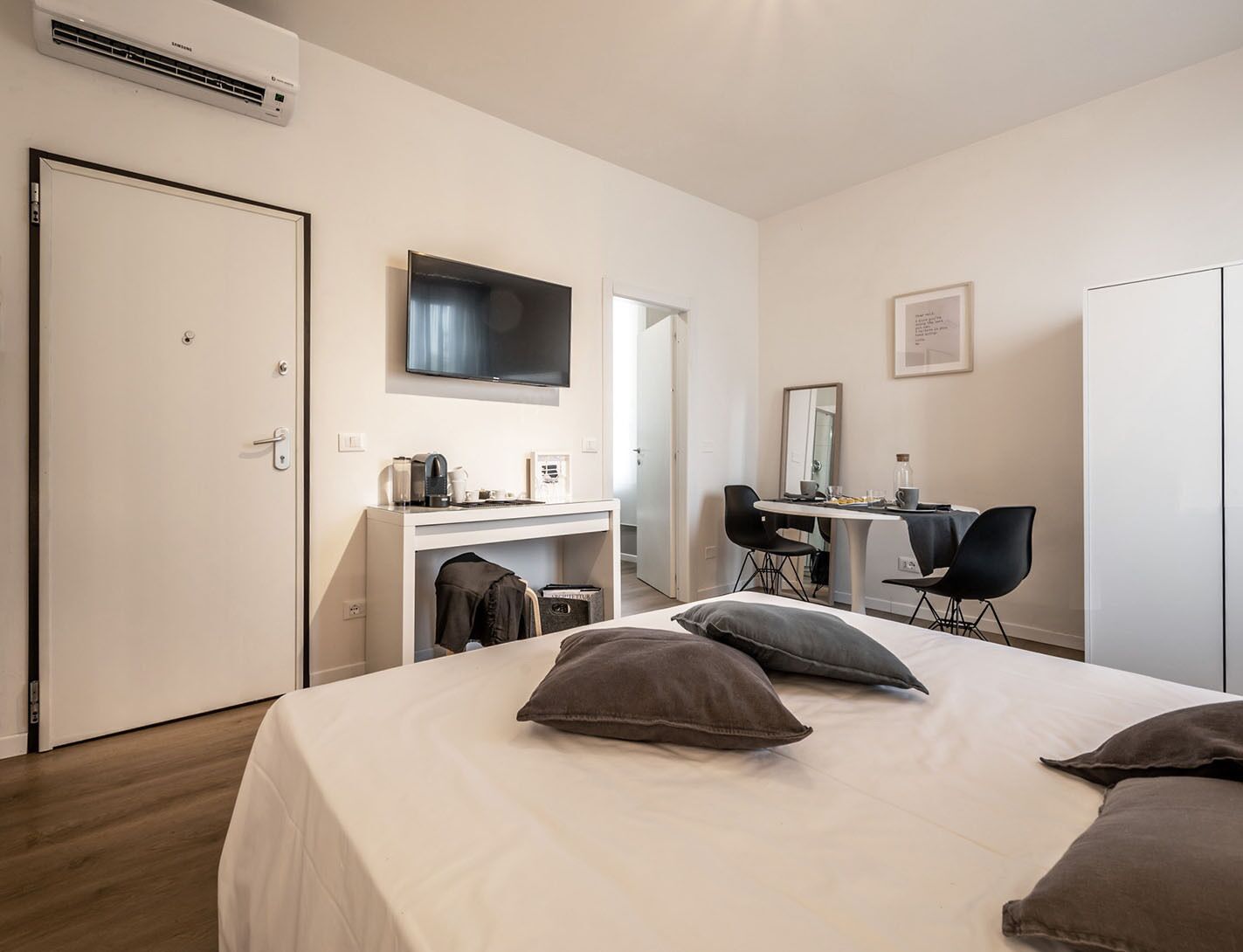 Comfort-Zimmer | Hochwertige Bettwaren, Daunenbettdecken, Bügeleisen/Bügelbrett