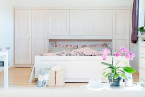 1 غرفة نوم وخدمة الإنترنت وملاءات أسرّة