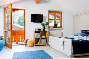 1 bedroom, Internet, bed sheets - Ferienwohnung Waldidyll, 32 qm mit Balkon und Blick Über den Bergwald (Reit im Winkl)