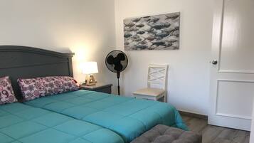 3 slaapkamers, een strijkplank/strijkijzer, gratis wifi, beddengoed